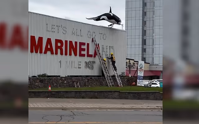 Iconic sign in Niagara Falls comes down marking end of era for Ontario tourist draw