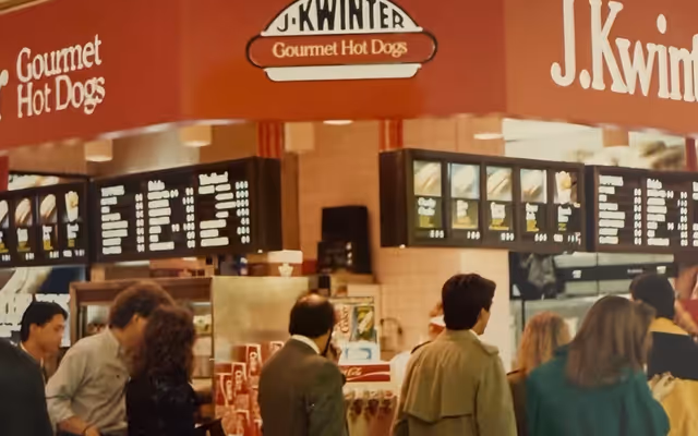 Decades-old family-run Toronto hot dog business making a comeback this summer