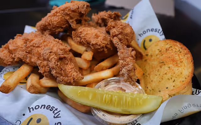 Rapidly-expanding Toronto chicken finger chain is Canada's answer to Raising Cane's