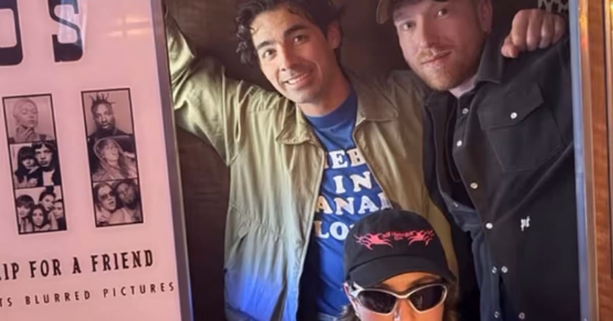 Joe Jonas just partied at a popular bar after his Toronto concert