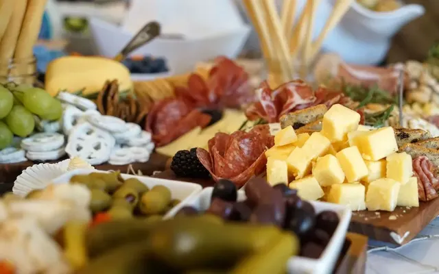 Caterer fires back after Toronto customer alleges they were duped by AI