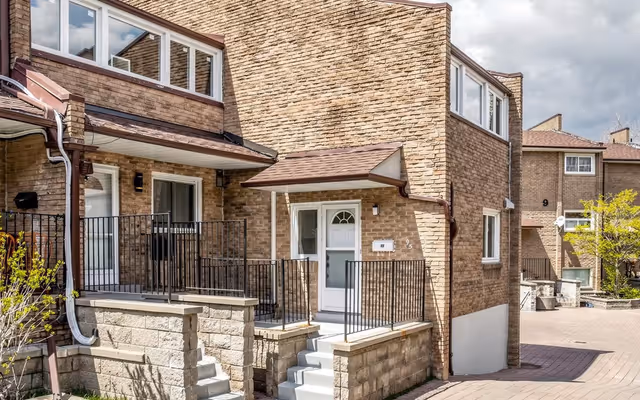 This $575K Toronto townhouse hasn't been touched since 1977