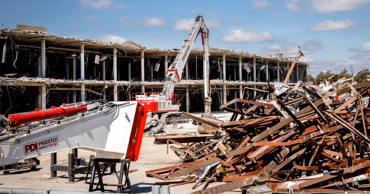 Abandoned Hudson's Bay location in Toronto is being reduced to rubble