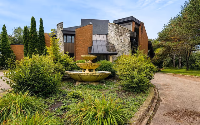 Architecturally stunning $3.5M Ontario house is a total blank slate inside.