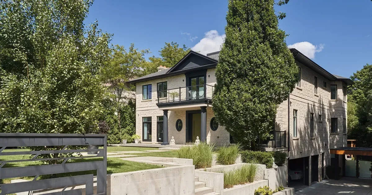 Toronto luxury mini-mansion has been struggling to sell since 2019