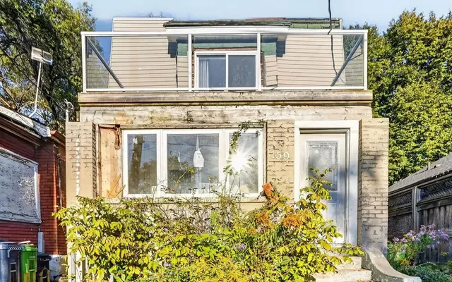 Toronto fixer-upper listed well below neighbourhood average but can't find buyer