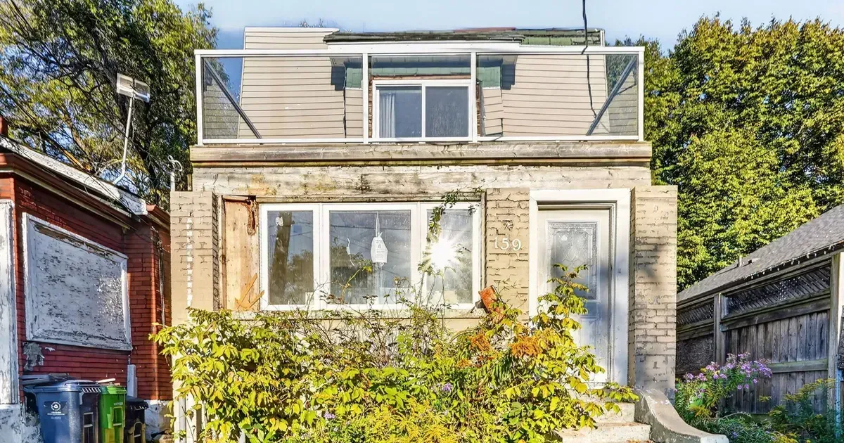Toronto fixer-upper listed well below neighbourhood average but can't find buyer