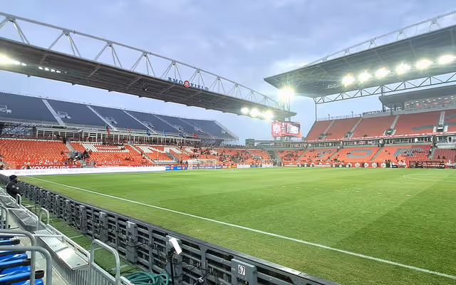 Toronto's BMO Field getting all-you-can-eat concessions and $1 hot dogs