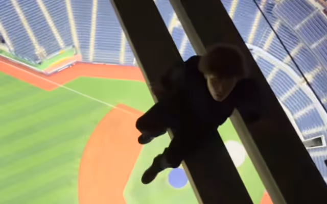 Toronto Blue Jays looking into viral video of reckless Rogers Centre thrill-seekers