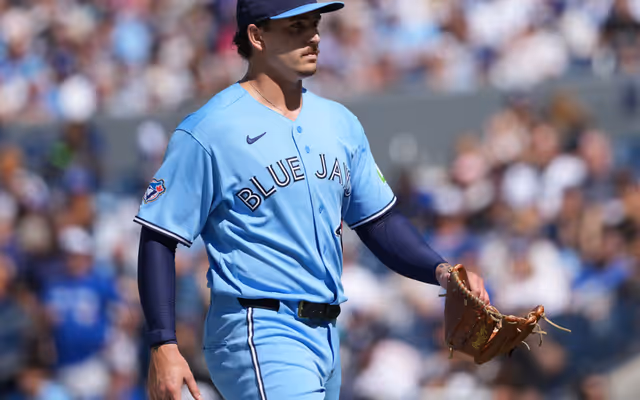 Blue Jays rookie had emotional moment with cancer-fighting mom after MLB debut
