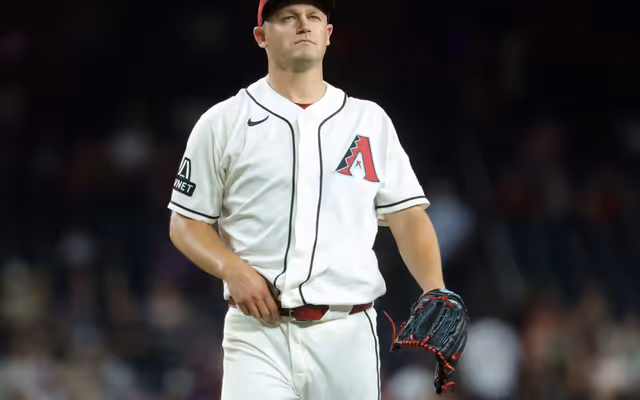 Toronto Blue Jays acquire veteran pitcher as playoff race heats up
