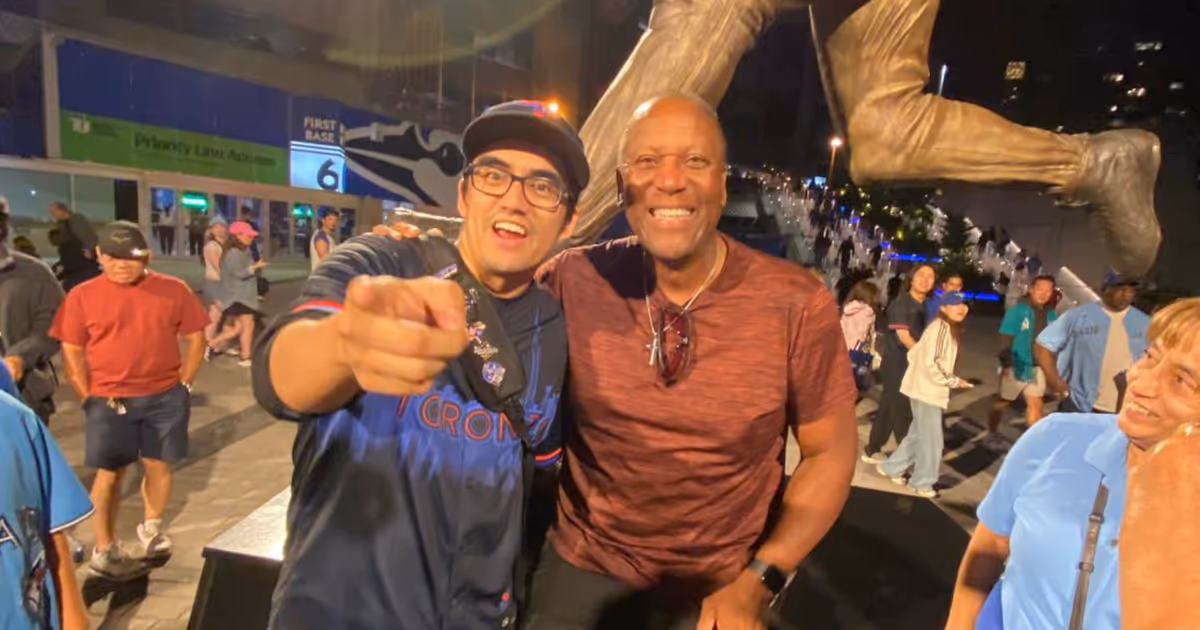 Toronto Blue Jays fans got quite the surprise while visiting Joe Carter's statue