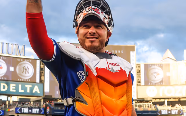 Toronto Blue Jays players showing off all sorts of cool custom gear this weekend