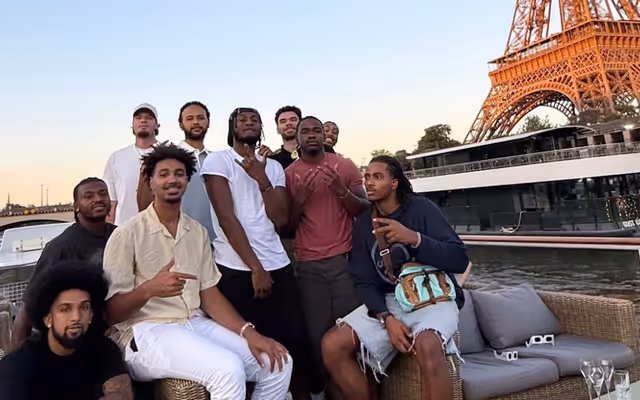 Toronto Raptors players take a team-bonding trip to Paris