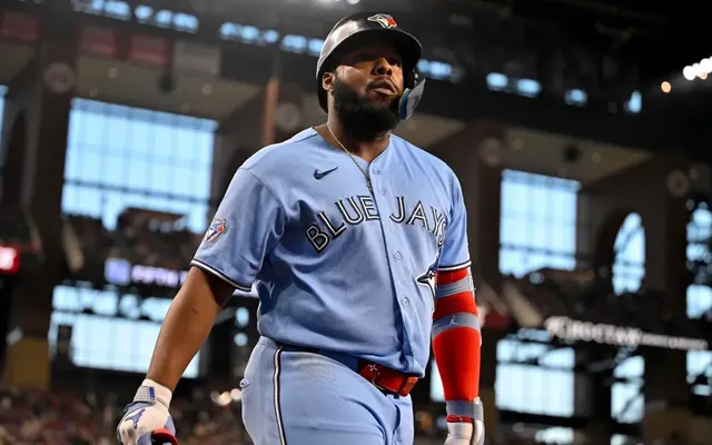 Votto shares encouraging words for Vladdy after rough Toronto Blue Jays season