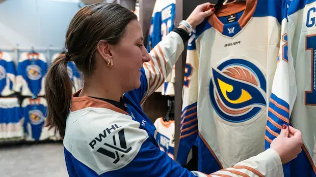 Vancouver Goldeneyes unveil new jerseys ahead of 2nd PWHL season