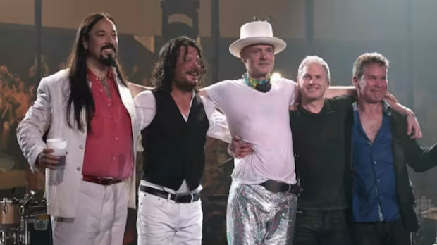 Music fans gather to remember 10th anniversary of Tragically Hip's final concert