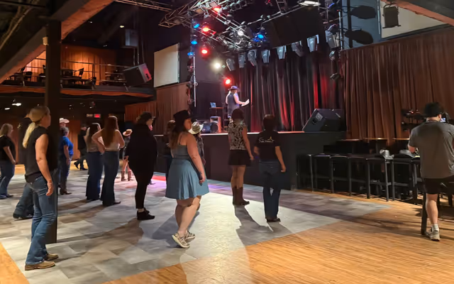 ‘It’s a form of therapy’: Quebec line dancing school sees boom in attendance