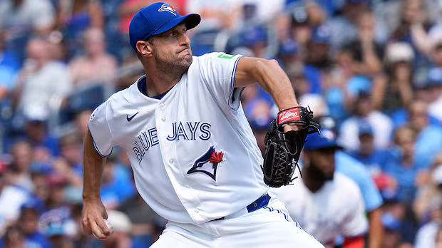 Playoff-hungry Blue Jays host hot Royals with 30 games left in regular season