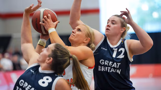 Dandeneau scores 49 points, leading unbeaten Canadian wheelchair basketball women to world semis