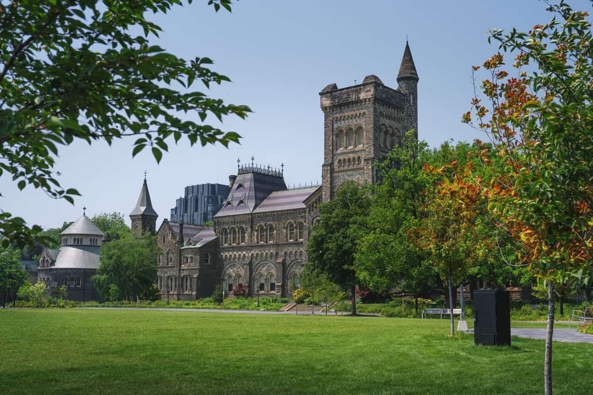 University of Toronto outranks Berkeley and UCLA in research output