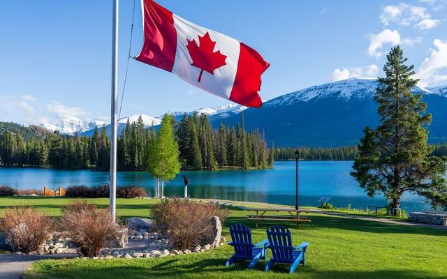 Canada invites 250 senior managers to apply for permanent residence